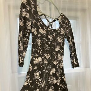 Flattering XS floral dress